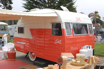 Original dimensions, features and specifications for the Shasta 1400 Vintage Trailer